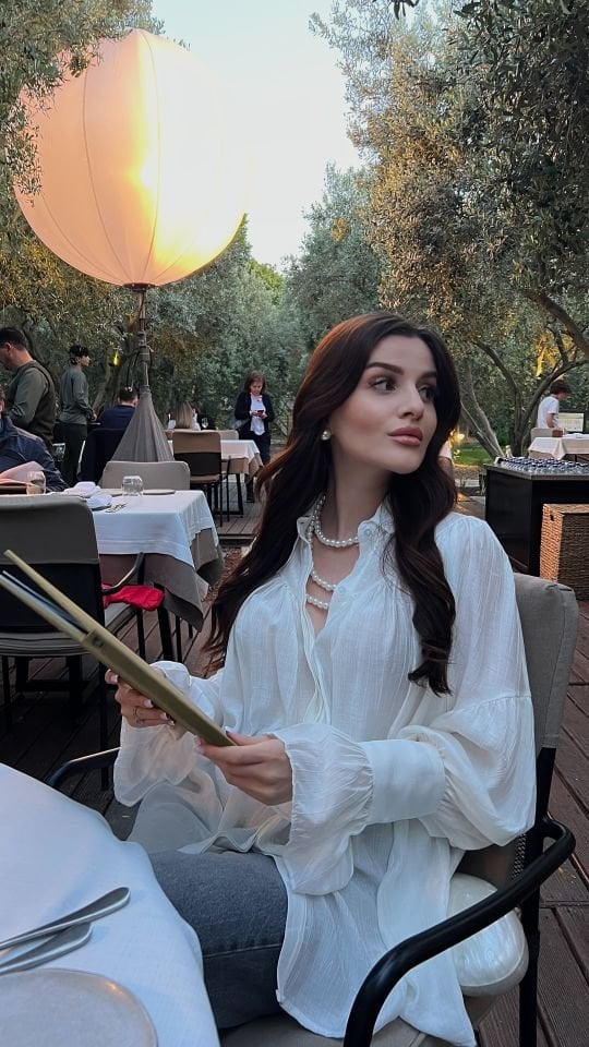 Vintage Beyaz Büzgü Kol Detaylı Gömlek