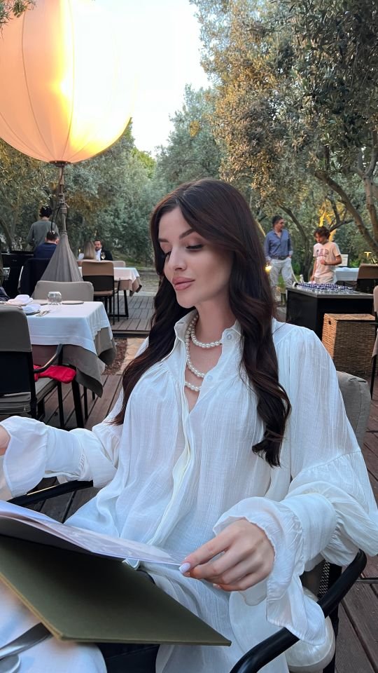 Vintage Beyaz Büzgü Kol Detaylı Gömlek