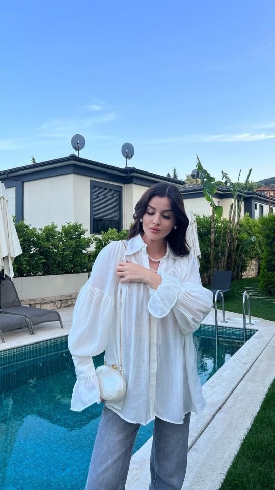 Vintage Beyaz Büzgü Kol Detaylı Gömlek