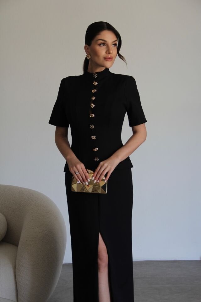 Siyah Boydan Gold Düğme Detaylı V Yaka Yırtmaçlı Premium Maxi Uzun Elbise