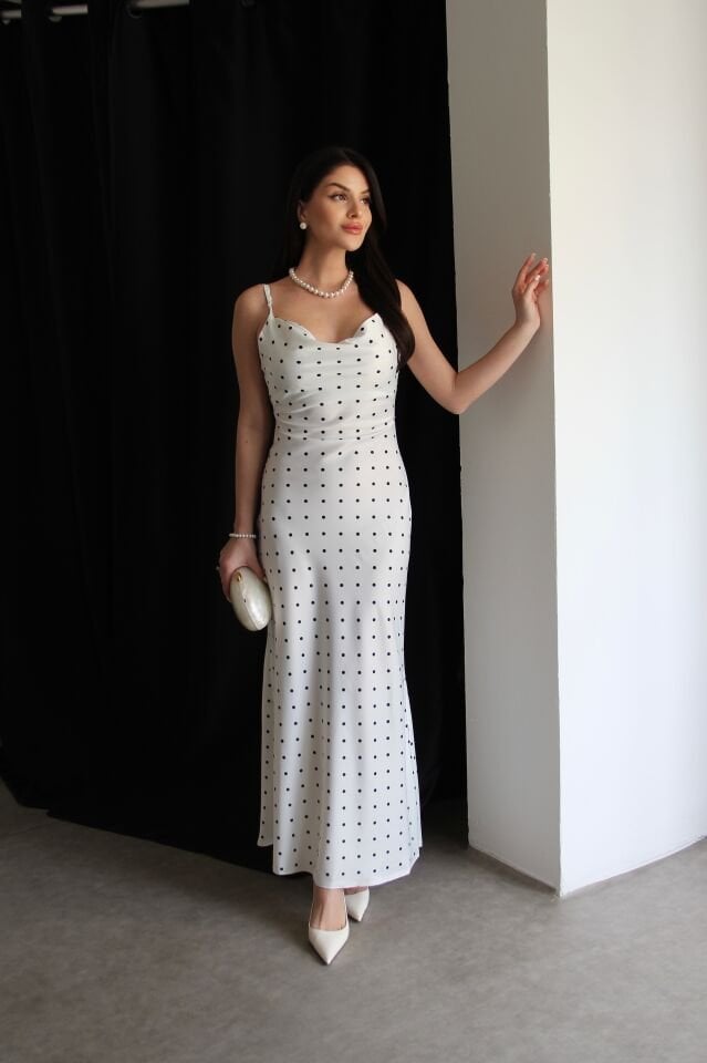 Askılı Degaje Yaka Maxi Uzun Boy Puantiyeli Saten Elbise