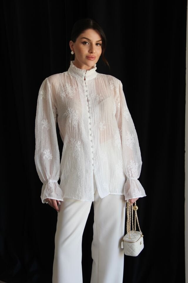 Dik Yaka Boydan Düğmeli Nakış Detaylı Premium Transparan Gömlek