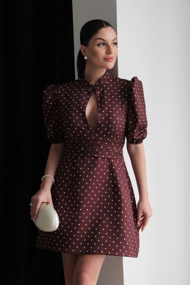 Kahve belden oturmalı mini puantiyeli elbise