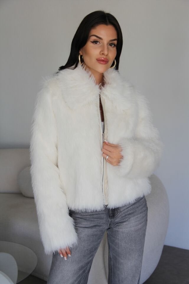 Beyaz Deri Detaylı Önü Fermuarlı Astarlı Premium Kürk Ceket