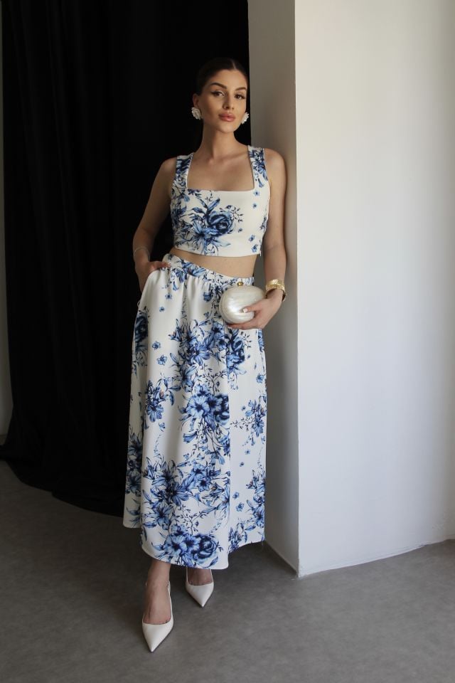 Mavi Beyaz Desenli Crop Top ve Uzun Mavi Etek Alt Üst Takım