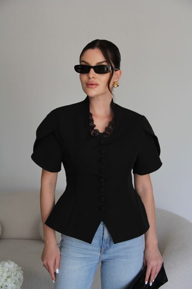 Siyah Dantel Detaylı Vatkalı Tasarım Blazer Ceket