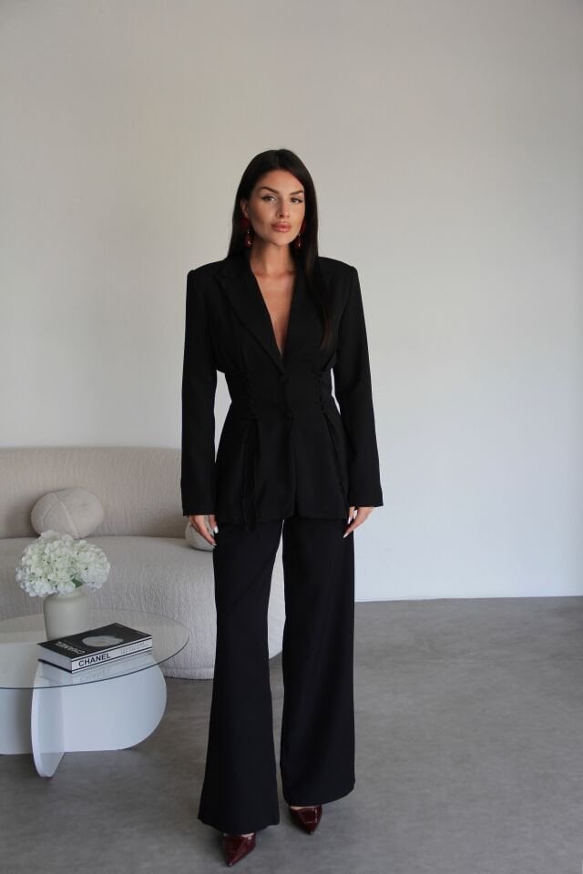 Siyah Bel ve Sırt Korse Görünümlü Ceket ve Pantolon Alt Üst Takım