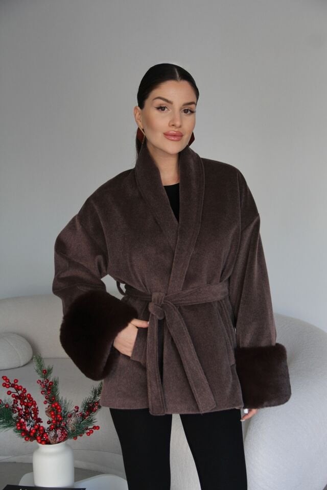 Kuşaklı Kolları Çıkabilir Kürk Detaylı Premium Kaşe Kaban