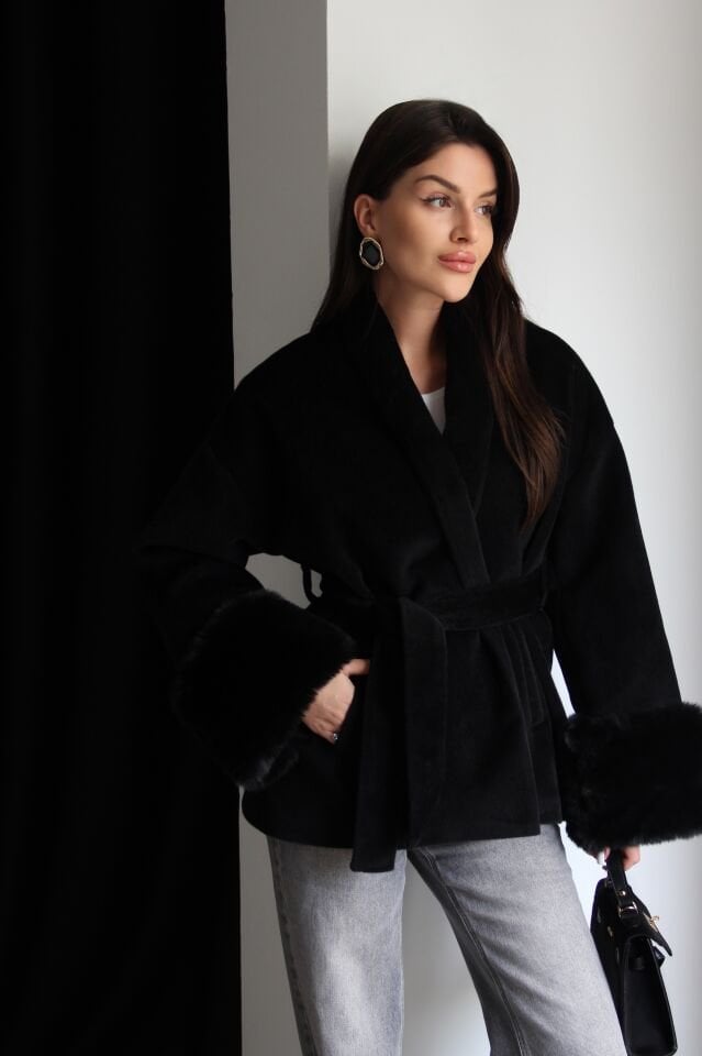 Kuşaklı Kolları Çıkabilir Kürk Detaylı Premium Kaşe Kaban.