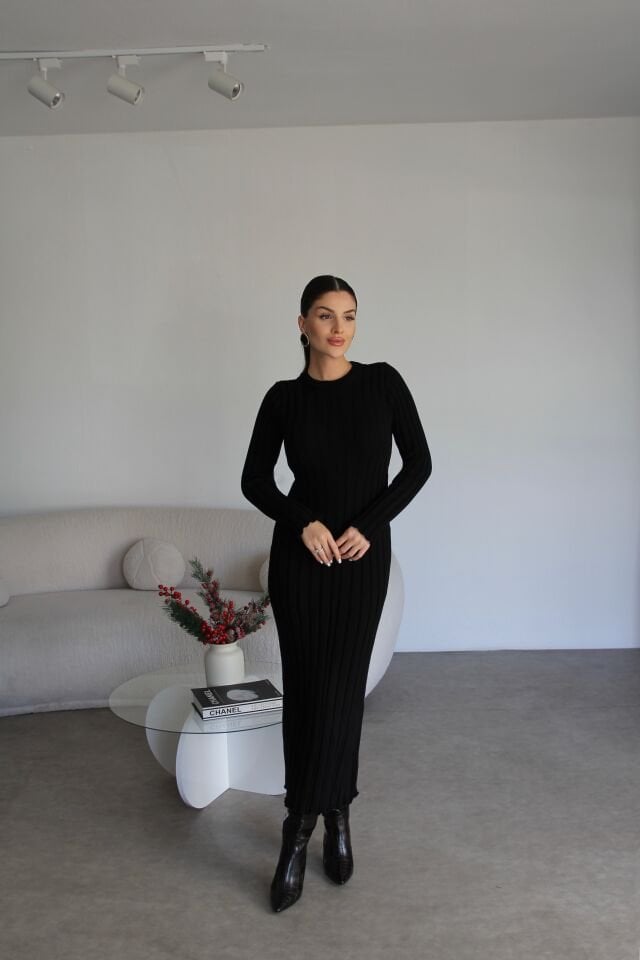 Siyah Bisiklet Yaka Maxi Uzun Boy Triko Elbise