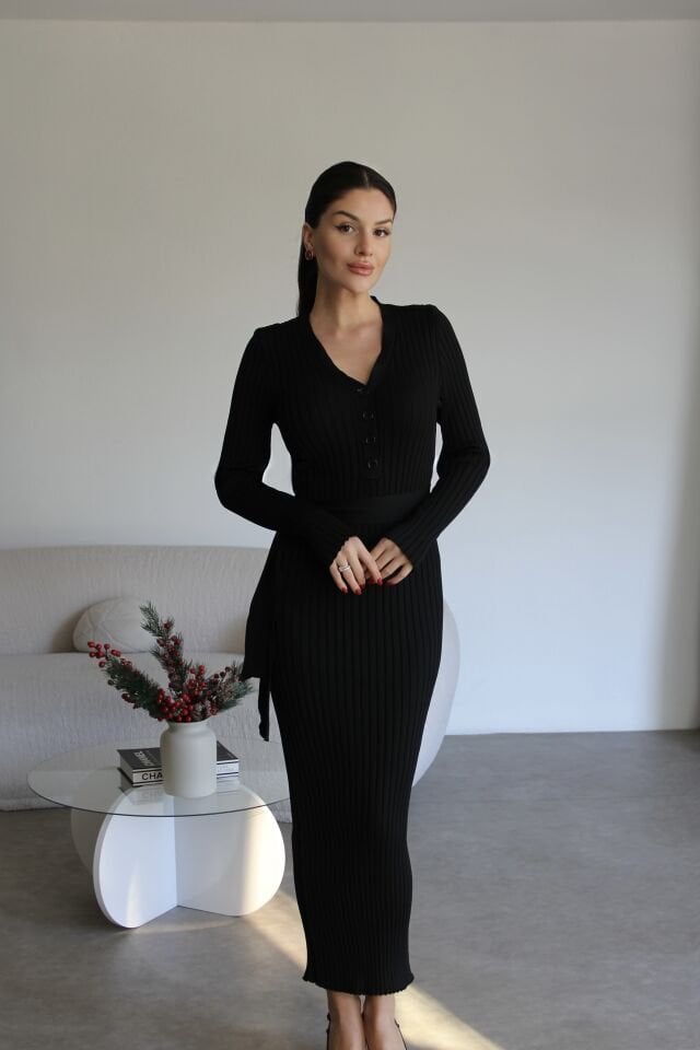 Siyah Düğmeli V Yaka Kuşaklı Bodycon Maxi Örme Kalem Triko Elbise