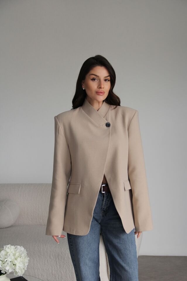 Bej Tek Düğme Detaylı Asimetrik Yaka Premium Tasarım Blazer Ceket