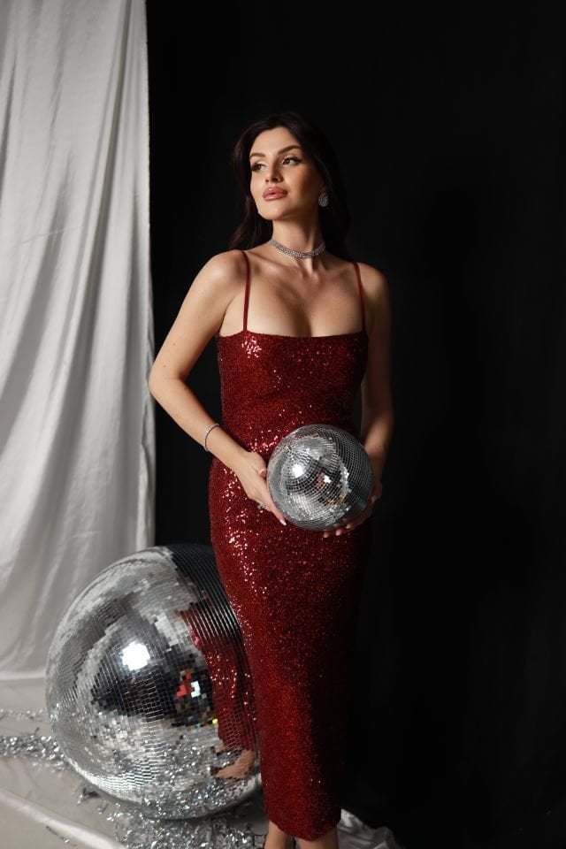 Bordo Straplez Yaka Yırtmaçlı Astarlı Midi Boy Premium Abiye Yılbaşı Elbisesi