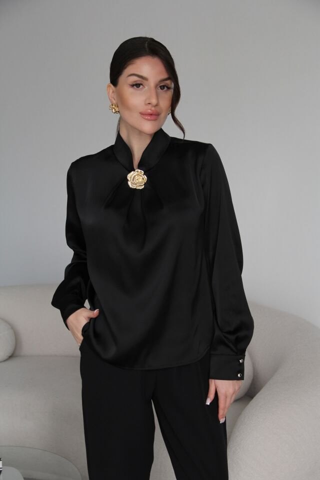 Siyah Dik Yaka Gold Broş Detaylı Premium Saten Bluz Gömlek