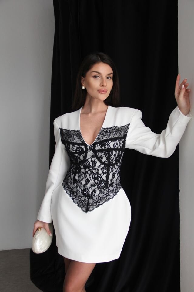 V Yaka Dantel Detaylı Vatkalı Tasarım Premium Mini Elbise