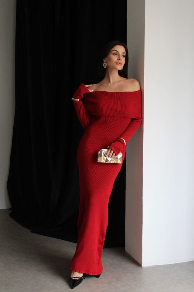 Kırmızı Madonna Yaka Fitilli Maxi Uzun Boy Triko Elbise