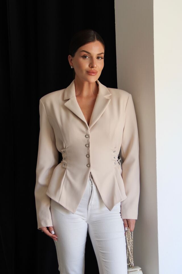 Yanları Bağcıklı Kuşgözü Detaylı Krem Blazer Ceket