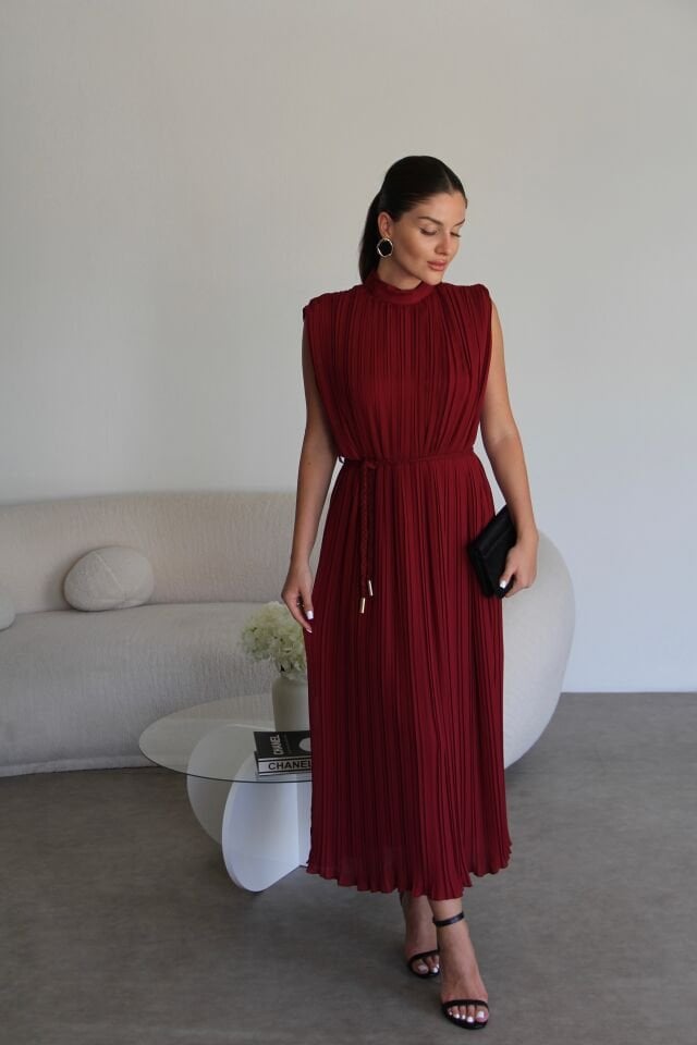 Bordo Dik Yaka Kolsuz Astarlı KUŞAKLI Pliseli Midi Premium Elbise