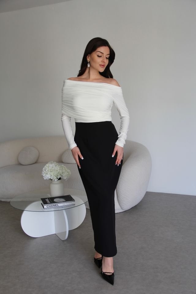 Beyaz Yaka Büzgülü Yırtmaçlı Midi Boy Premium Elbise