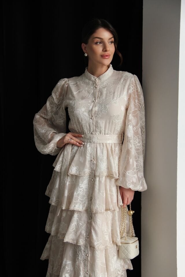 Bej Boydan Düğmeli Nakışlı Kuşaklı Beli Lastik Detaylı Kat Kat Premium Tasarım Elbise