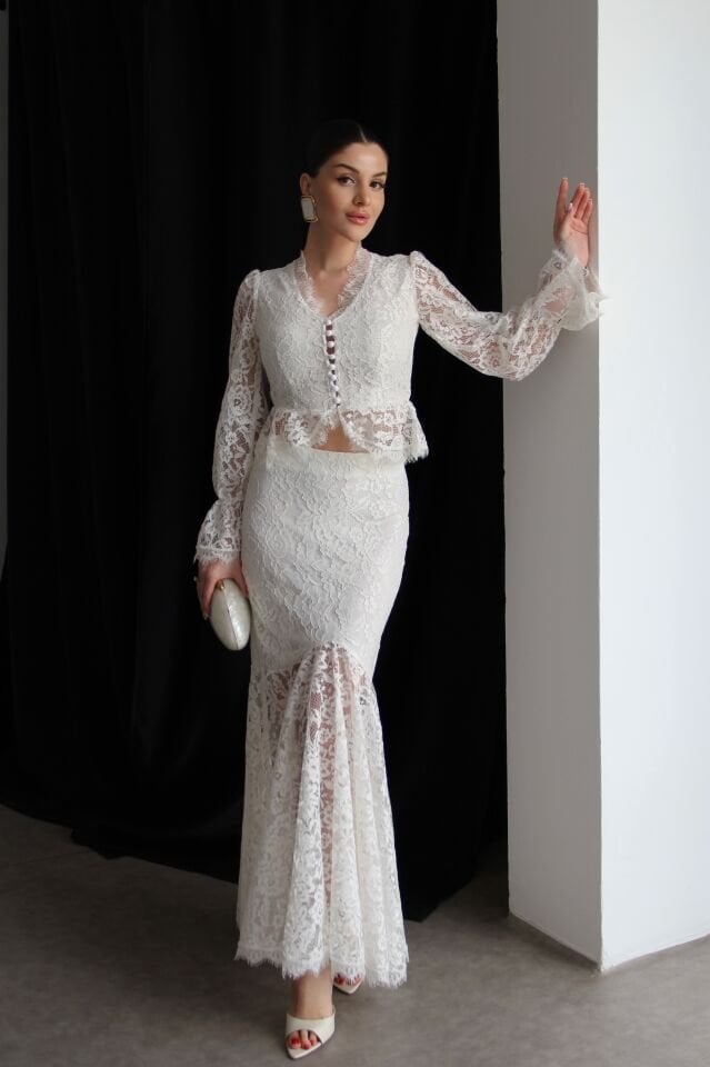 Beyaz V Yaka Astarlı inci düğmeli Bluz ve Maxi Etek Premium Tasarım Dantel Takım