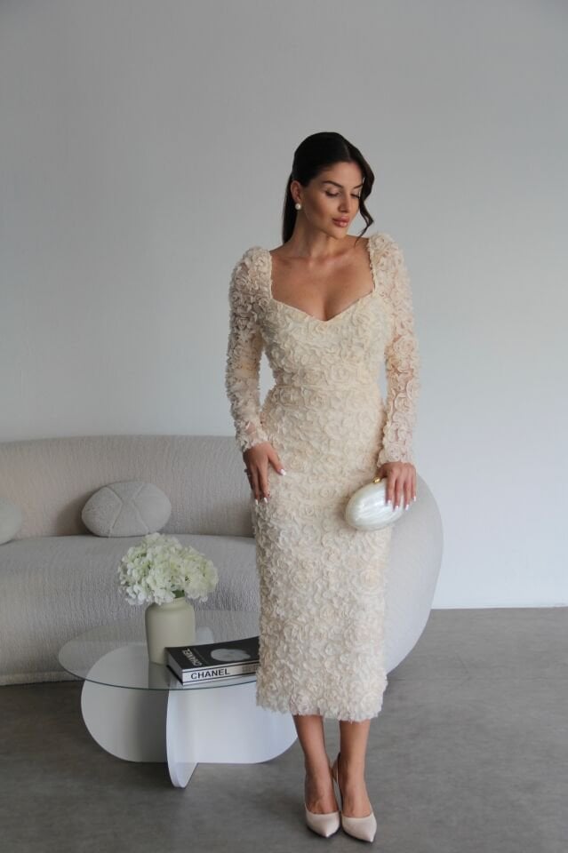 Krem 3 Boyutlu Gül Desenli Straplez Yaka Astarlı Premium Tasarım Elbise