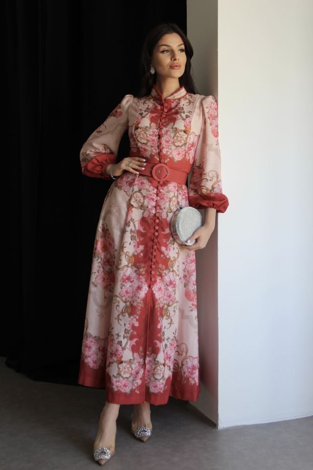 Kırmızı Boydan Düğmeli Dik Yaka Desenli Kemerli Midi Boy Premium Tasarım Keten Elbise