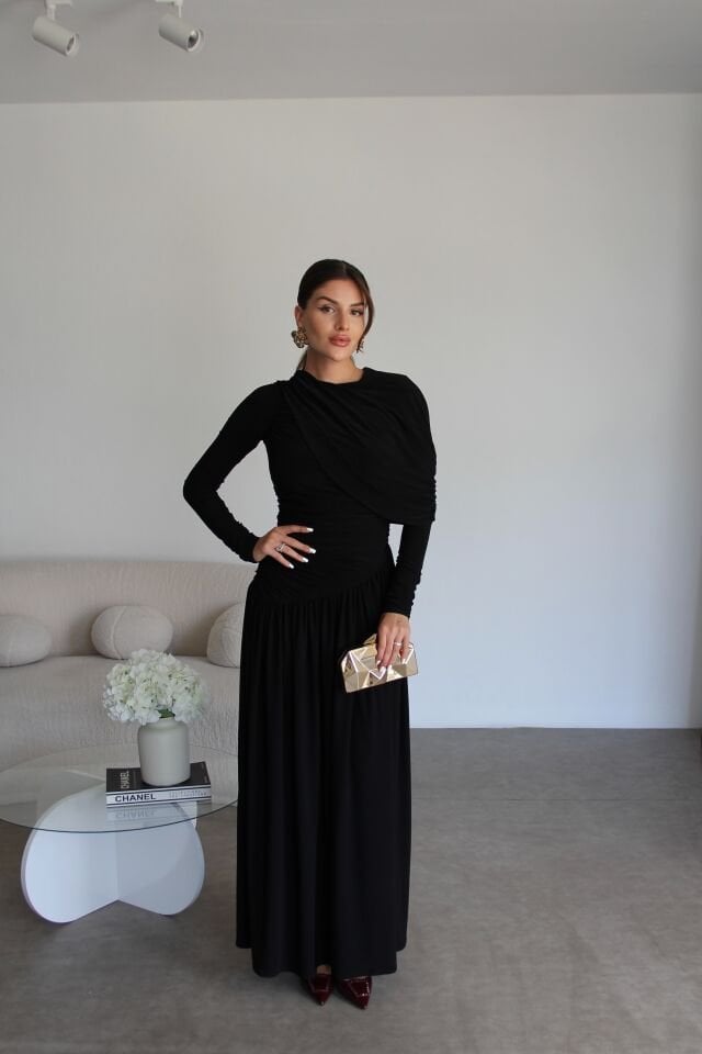 Siyah Omuz Detaylı Çapraz Büzgülü Maxi Uzun Premium Elbise