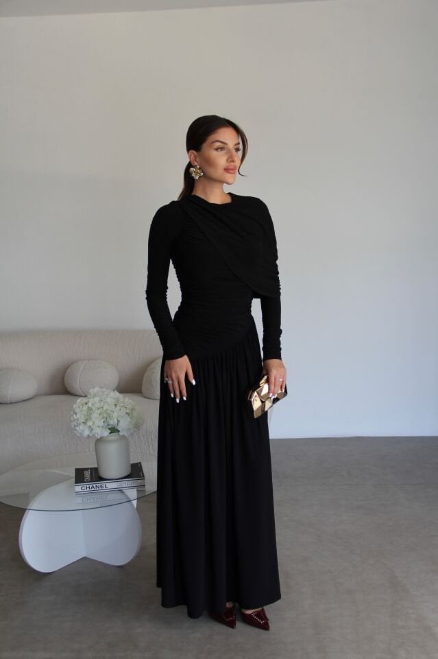 Siyah Omuz Detaylı Çapraz Büzgülü Maxi Uzun Premium Elbise