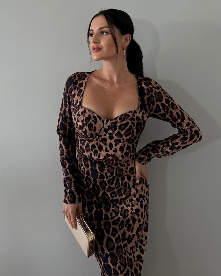 Julidress Kalp Yaka Uzun Kollu Koyu Leopar Desenli Midi Premium Elbise