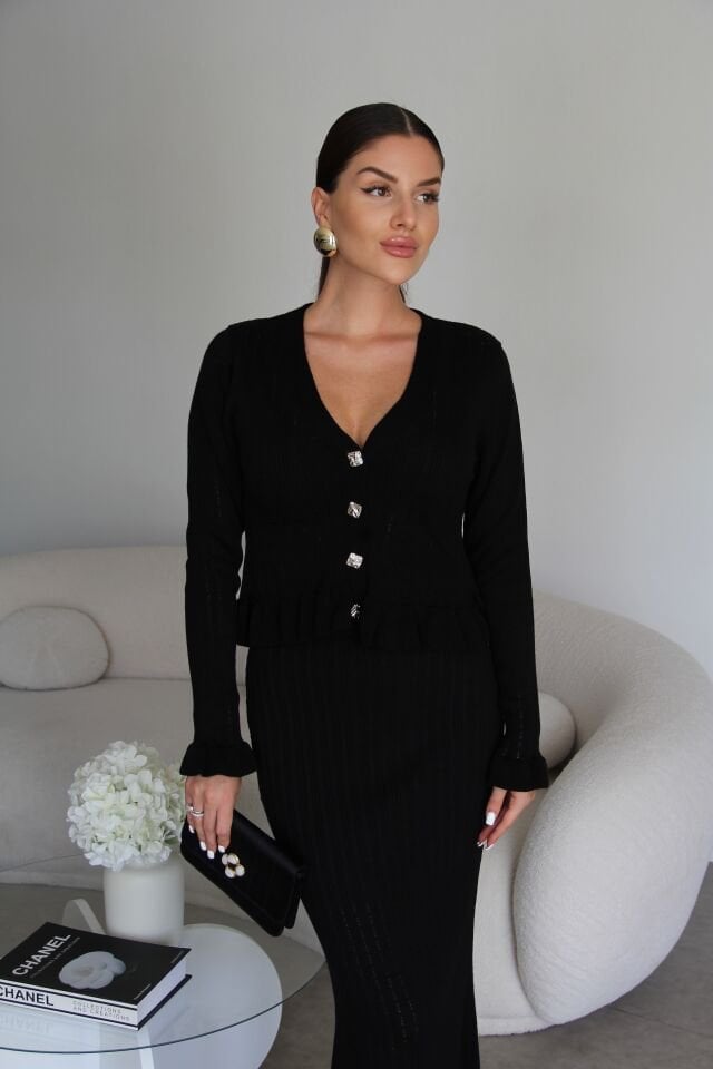 Siyah Düğme Detaylı V Yaka Hırka ve Maxi Uzun Etekli Premium Triko Takım